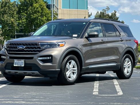 Used 2021 Ford Explorer XLT w/ Equipment Group 202A RWD image 8