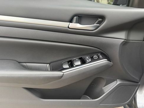 Used 2023 Nissan Altima 2.5 SV FWD image 16
