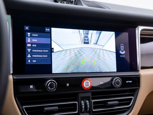 Certified 2025 Porsche Macan image 24