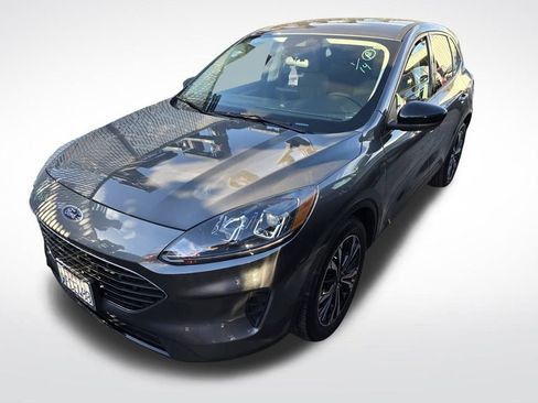 Used 2022 Ford Escape SE w/ SE Sport Appearance Package image 4