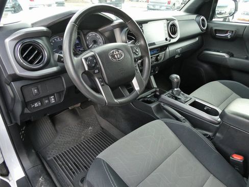Used 2022 Toyota Tacoma TRD Sport w/ Technology Package image 22