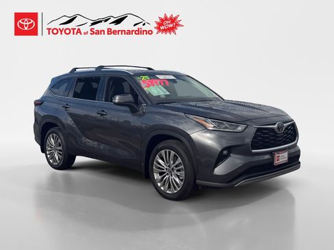 Certified 2025 Toyota Highlander Platinum AWD/4WD image 7