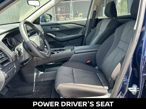 Certified 2025 Nissan Rogue SV FWD image 12