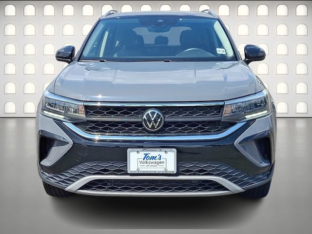 Used 2024 Volkswagen Taos SE AWD/4WD image 2