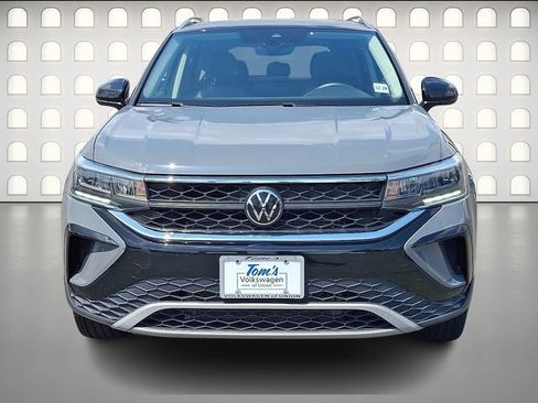Used 2024 Volkswagen Taos SE AWD/4WD image 2