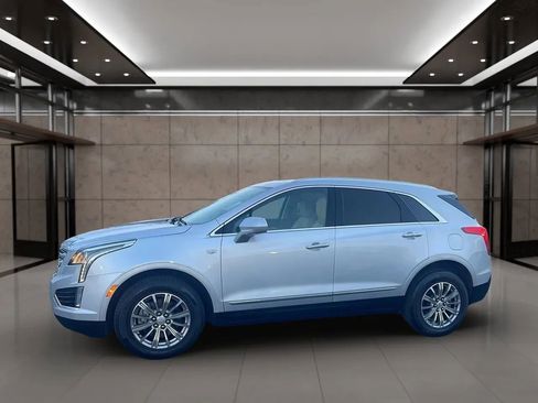 Used 2017 Cadillac XT5 Luxury image 2