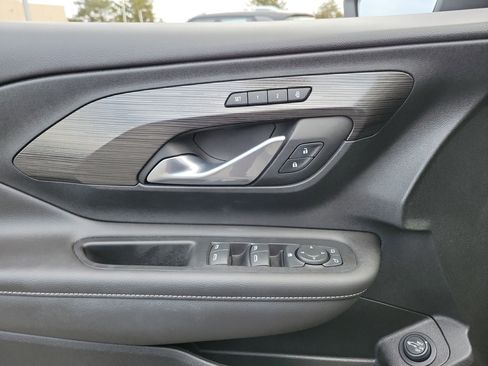 Used 2023 GMC Terrain SLT w/ Elevation Edition image 15