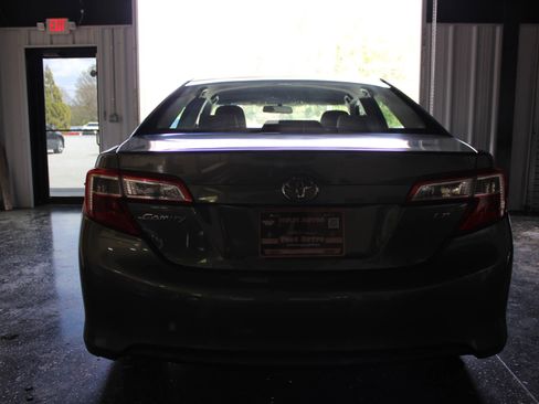 Used 2012 Toyota Camry LE FWD image 4
