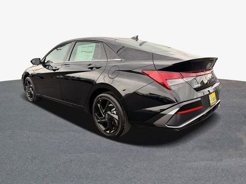 New 2026 Hyundai Elantra SE FWD image 2