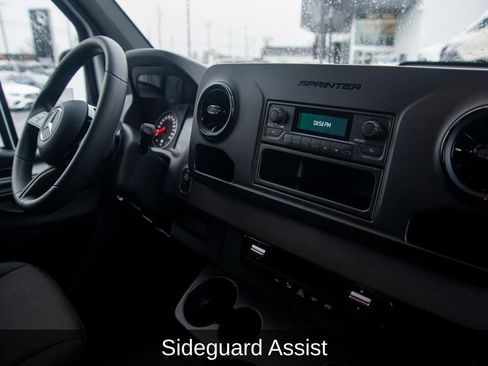 Used 2025 Mercedes-Benz Sprinter 2500 image 38