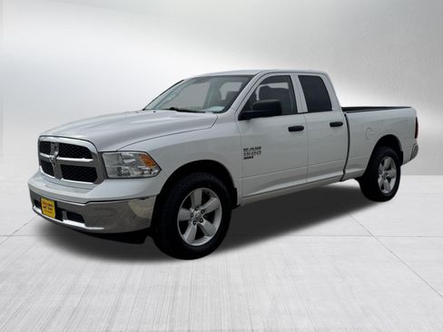Used 2024 RAM 1500 Classic SLT AWD/4WD image 3