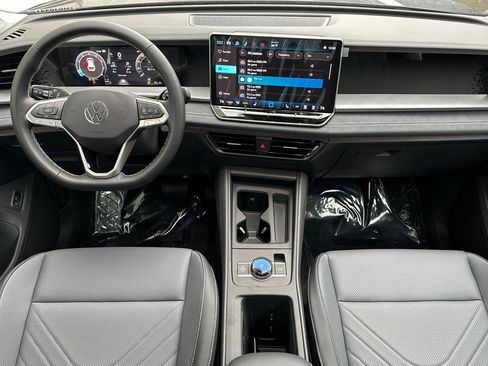 New 2026 Volkswagen Tiguan SE image 12