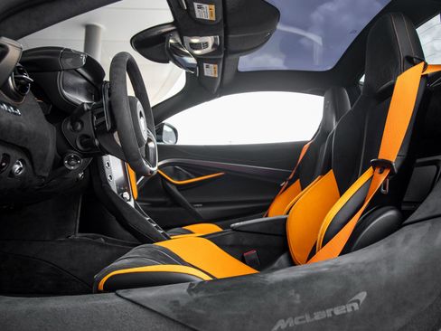 Used 2024 McLaren 750S Spider image 25