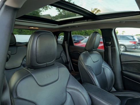 Used 2017 Jeep Cherokee Limited image 35