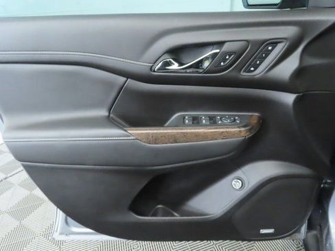 Used 2023 GMC Acadia Denali w/ Denali Technology Package image 25