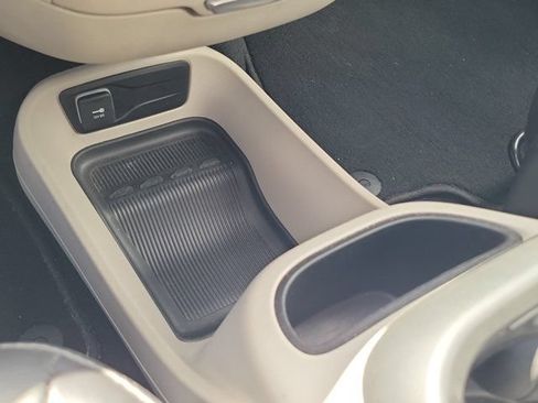 Used 2023 Chrysler Pacifica Touring-L FWD image 29