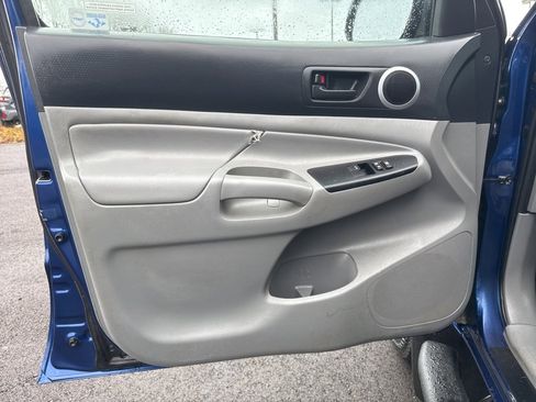 Used 2015 Toyota Tacoma PreRunner image 12