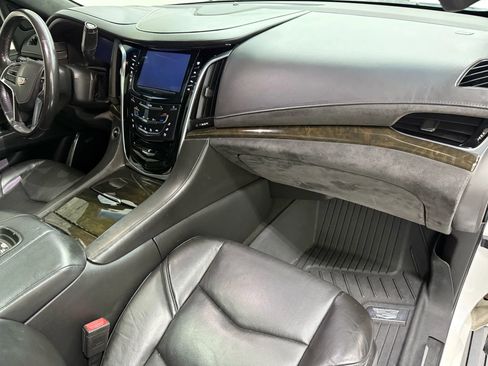 Used 2019 Cadillac Escalade Platinum image 18
