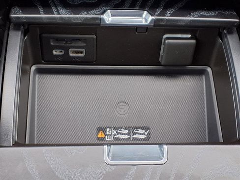 Used 2021 GMC Yukon Denali w/ Denali Premium Package image 25