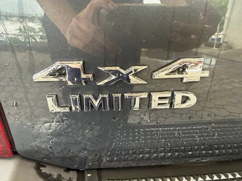 Used 2010 Jeep Liberty Limited AWD/4WD image 11