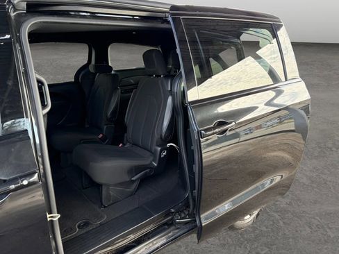 Used 2021 Chrysler Pacifica Touring w/ Cold Weather Group AWD/4WD image 14