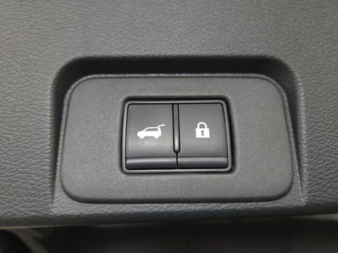 Used 2024 Nissan Rogue SV w/ SV Premium Package image 23