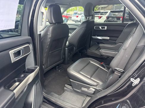 Used 2023 Ford Explorer XLT w/ Equipment Group 202A AWD/4WD image 15