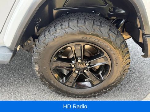 Used 2021 Jeep Wrangler Unlimited Sahara AWD/4WD image 14