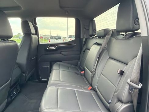 Used 2025 GMC Sierra 1500 SLT AWD/4WD image 15