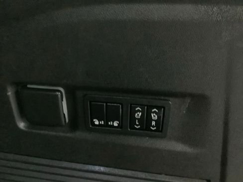 Used 2021 Chevrolet Suburban High Country image 25