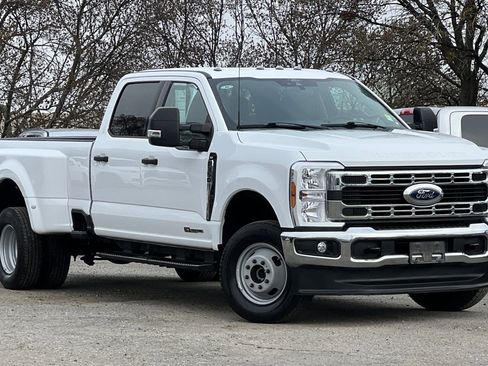 Certified 2024 Ford F350 XLT image 2