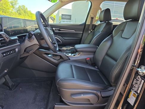 Used 2025 Kia Telluride LX FWD image 10