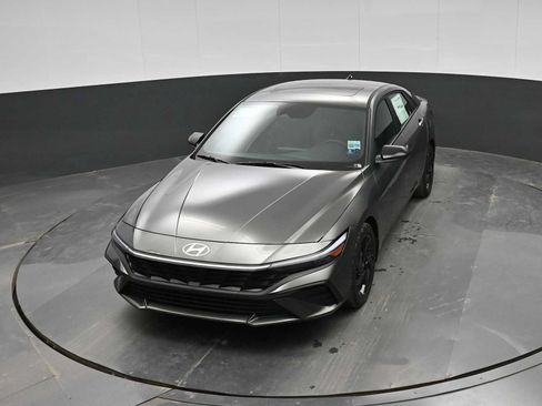 New 2026 Hyundai Elantra SEL Sport FWD image 31