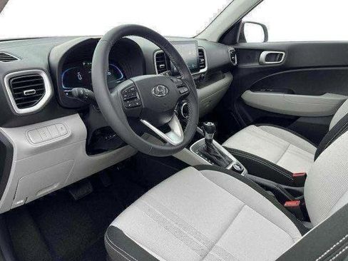 Certified 2025 Hyundai Venue SEL image 14