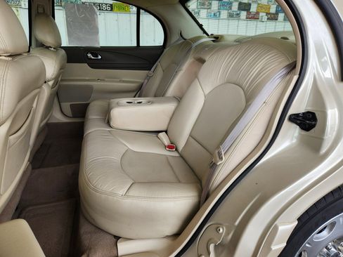 Used 2002 Lincoln Continental image 6