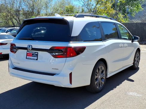 New 2026 Honda Odyssey Touring image 4