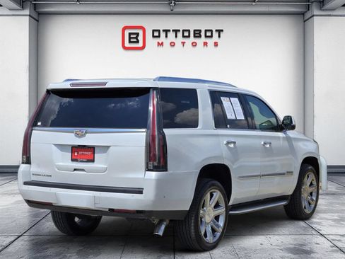Used 2017 Cadillac Escalade Luxury RWD image 4