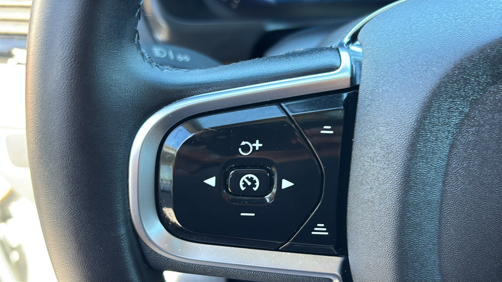 Certified 2025 Volvo XC90 T8 Plus w/ Protection Package AWD/4WD image 17