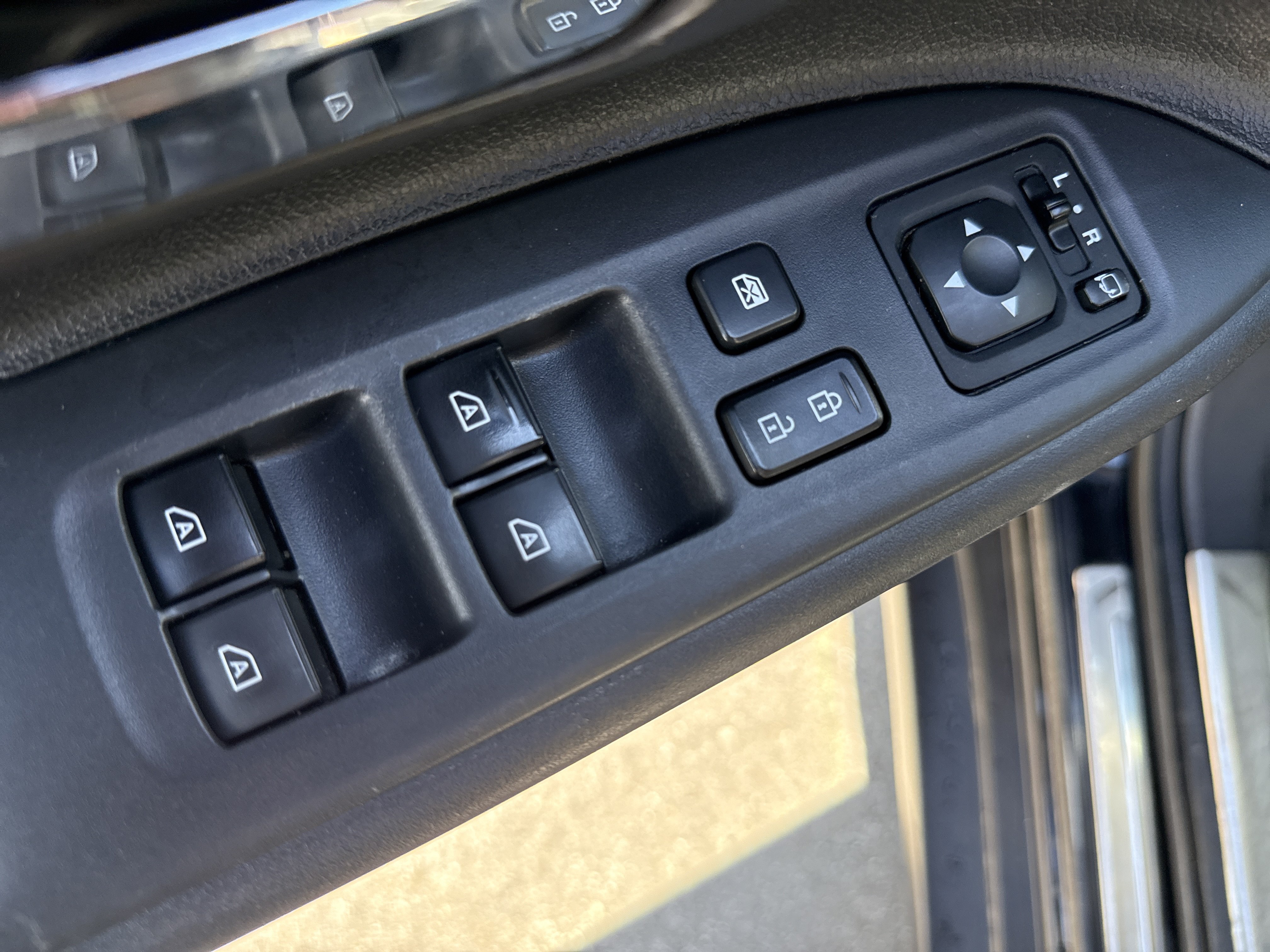 Used 2020 Mitsubishi Outlander SE AWD/4WD image 17