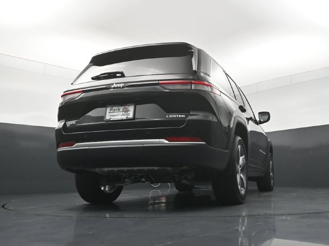New 2026 Jeep Grand Cherokee Limited w/ Trailer Tow Package AWD/4WD image 23
