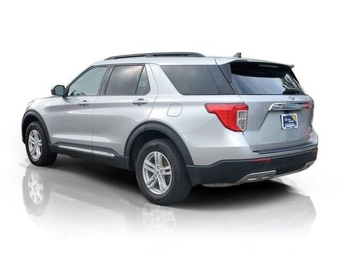 Used 2024 Ford Explorer XLT w/ Equipment Group 202A AWD/4WD image 3