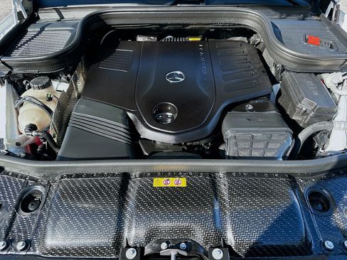 Used 2025 Mercedes-Benz GLS 450 4MATIC image 35