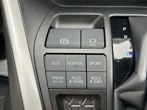 Certified 2025 Toyota RAV4 XLE AWD/4WD image 31