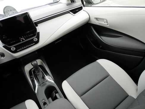 Certified 2025 Toyota Corolla LE w/ Convenience Package image 11