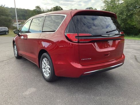New 2026 Chrysler Pacifica Select image 6