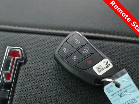 Used 2024 GMC Sierra 2500 AT4 w/ Technology Package image 3