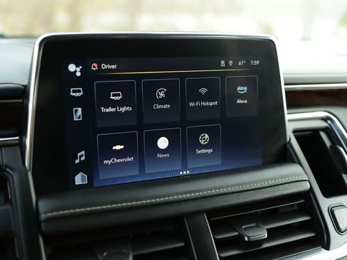 Used 2023 Chevrolet Suburban Premier RWD image 15