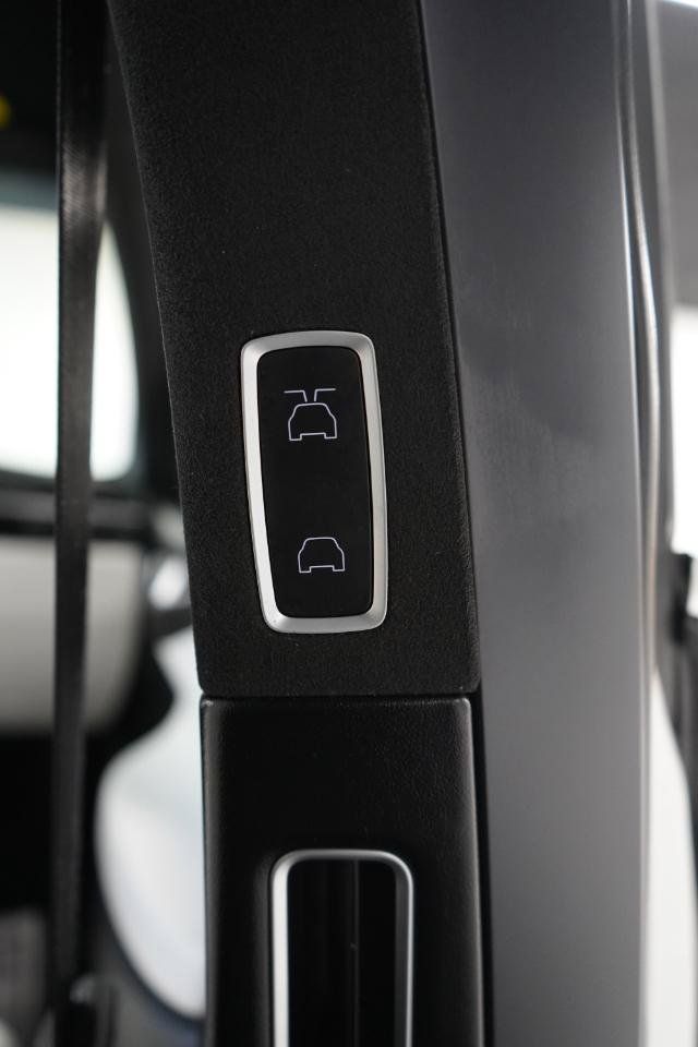 Used 2017 Tesla Model X 90D AWD/4WD image 23