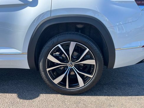 Used 2024 Volkswagen Atlas SEL Premium R-Line AWD/4WD image 32