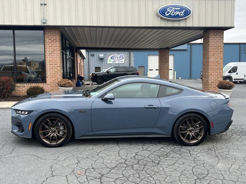 Used 2025 Ford Mustang GT Premium image 1